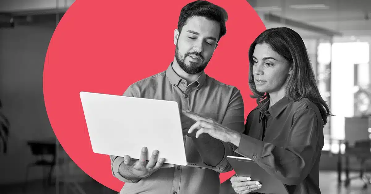 Colleagues discussing B2B newsletter ideas.